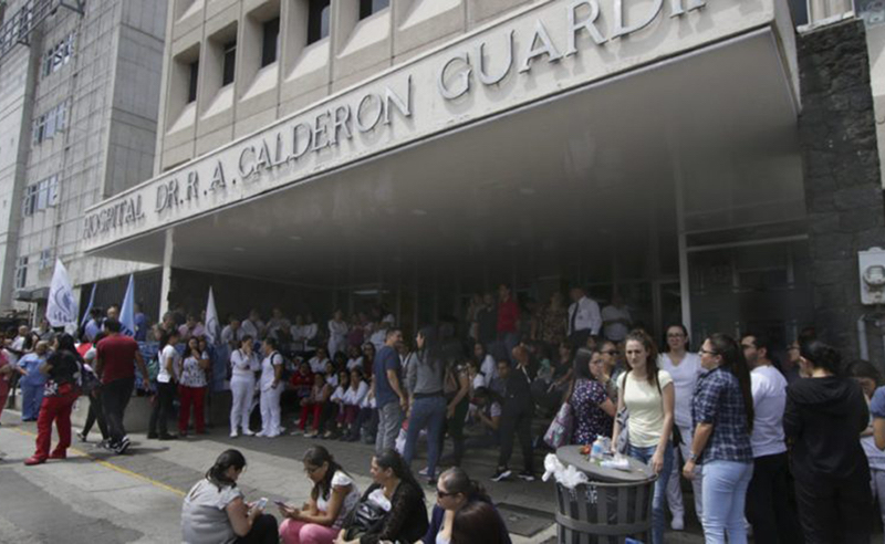 9 agosto: Continúa la huelga en el sector salud, miles de personas han perdido sus citas y otros hasta la vida según denuncian familiares, con Román Macaya