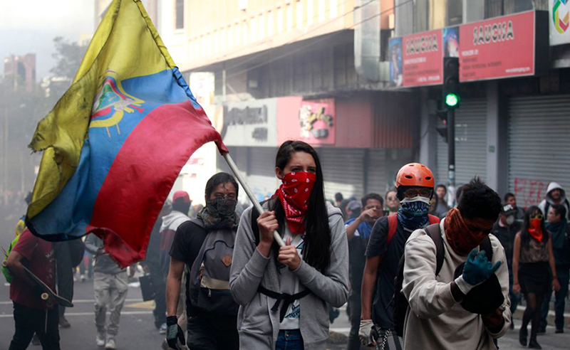 15 octubre: En las últimas semanas los ecuatorianos y peruanos han puesto a prueba sus poderes Legislativos y Ejecutivos, el repaso internacional con Carlos Murillo.