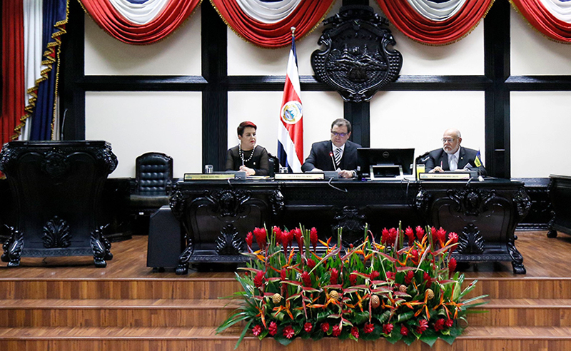 30 abril: El nuevo Directorio Legislativo tendrá la gran responsabilidad de lidiar con la etapa post pandemia marcada sobre todo por una situación económica muy complicada. Con Carlos Ricardo Benavides.