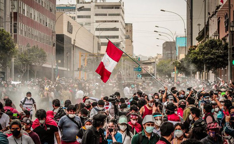 16 noviembre: Perú vive momentos de incertidumbre ante la destitución del presidente Vizcarra y la renuncia del presidente legislativo Manuel Merino. Con Carlos Murillo y María José Gallo.