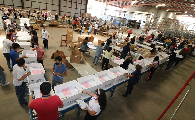 1 marzo: Elecciones parlamentarias y municipales en El Salvador. Con Gabriel Labrador y Eduardo Escobar.