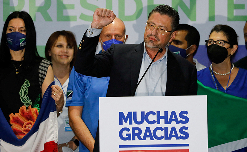 4 abril: Rodrigo Chaves, presidente electo de Costa Rica para el periodo 2022 - 2026. Con Rotsay Rosales. 