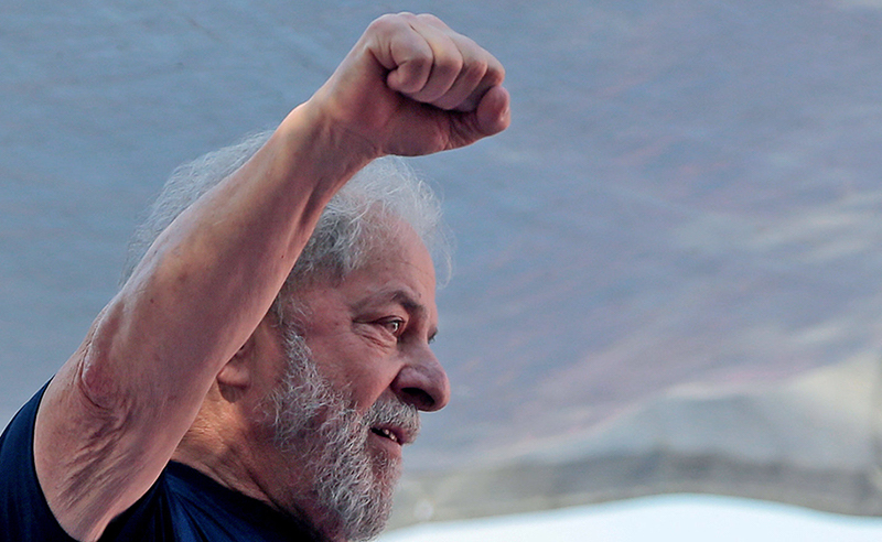 31 octubre: Lula gana la segunda ronda electoral en Brasil. Con Constantino Urcuyo. 