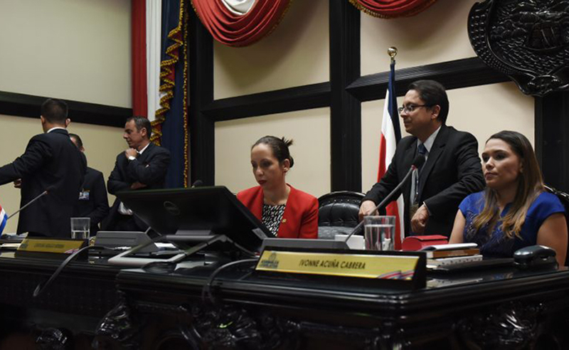 3 octubre: Los focos pasan de las calles al plenario legislativo. La huelga pierde fuerza, pero sigue viva contra la reforma fiscal, con Eduardo Ulibarri