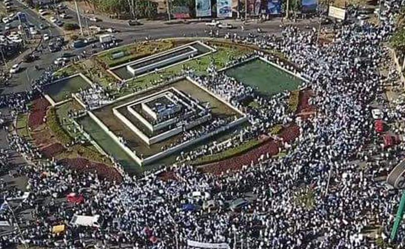 24 de abril: Sergio Ramírez Mercado el más reconocido escritor nicaragüense urgió a la comunidad internacional a presionar para que se detenga la represión y el derramamiento de sangre en su país. Segundo día de análisis de la situación que vive el pueblo