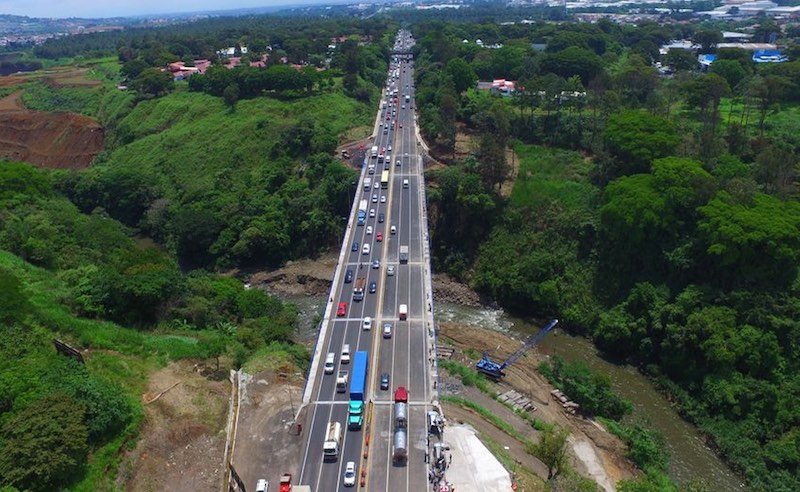 Puente Alfredo González Flores