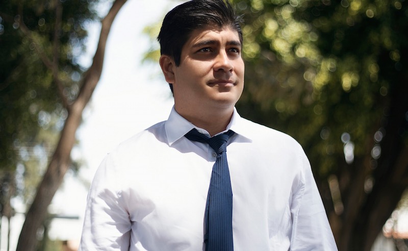 Carlos Alvarado en su nuevo rol como candidato presidencial del oficialismo